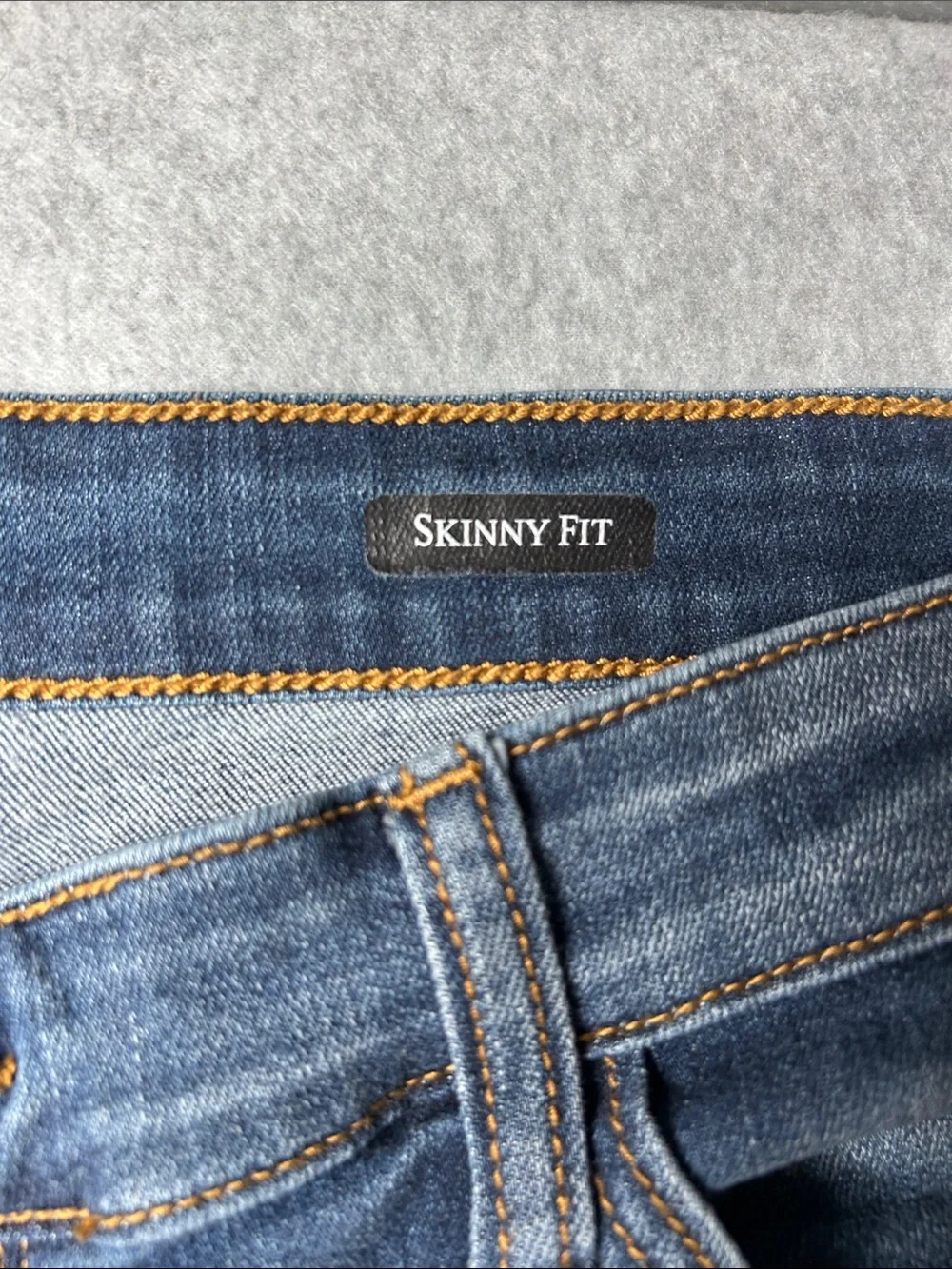 Judy Blue Distressed Jeans in Mid Blue with Red Patch Underlays‎